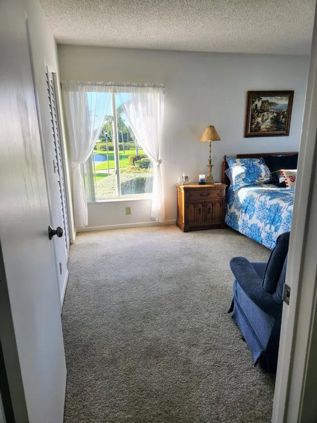 Unit E2 photo 12