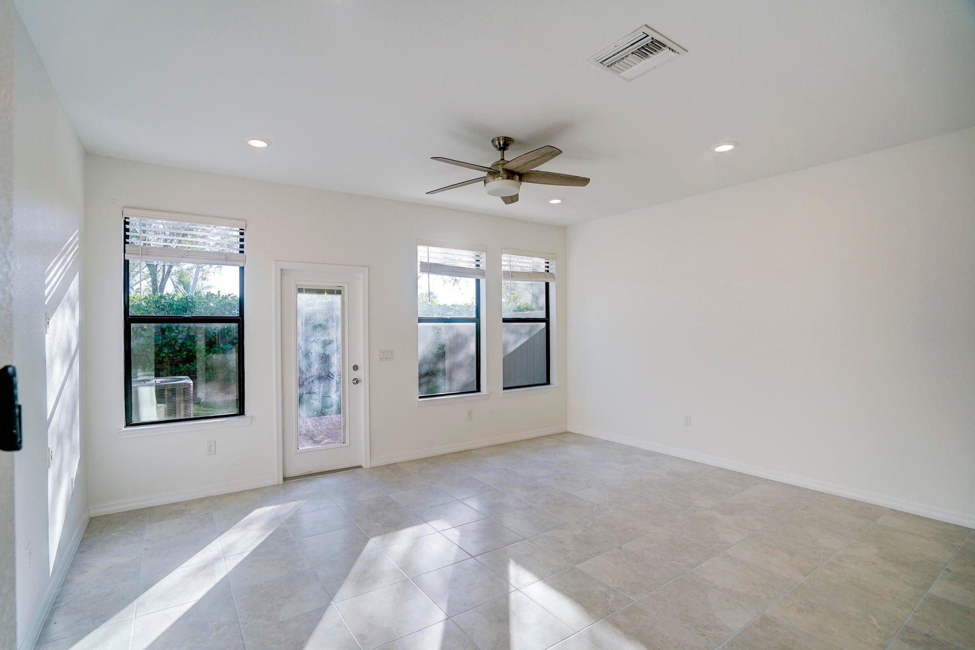  Residence photo 15