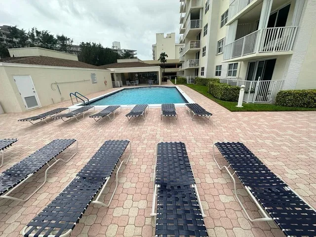 Unit 208 photo 3