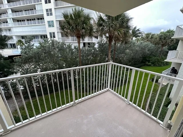 Unit 208 photo 8