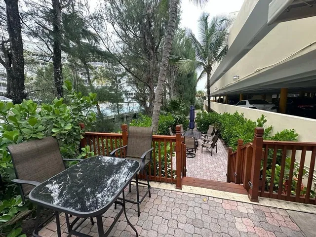 Unit 208 photo 9