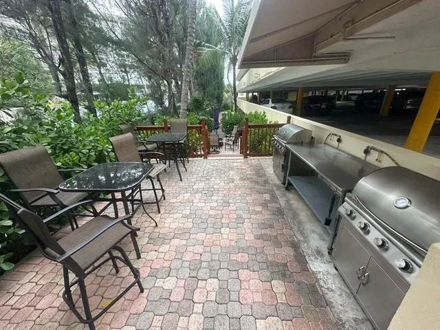 Unit 208 photo 11