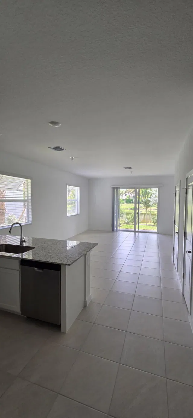 Residence photo 23