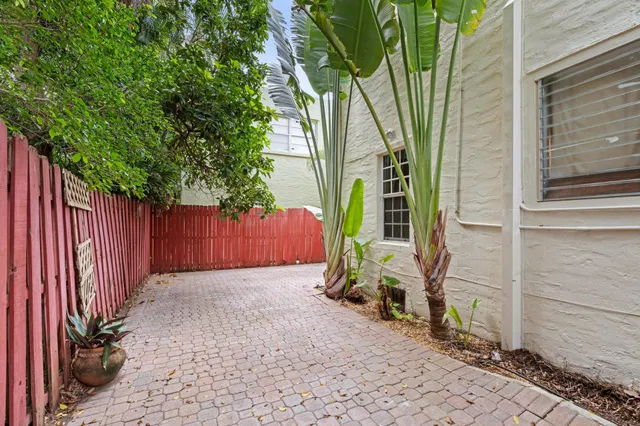 West Palm Beach Residence photo 18