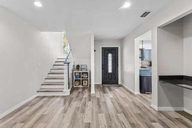  Residence photo 5