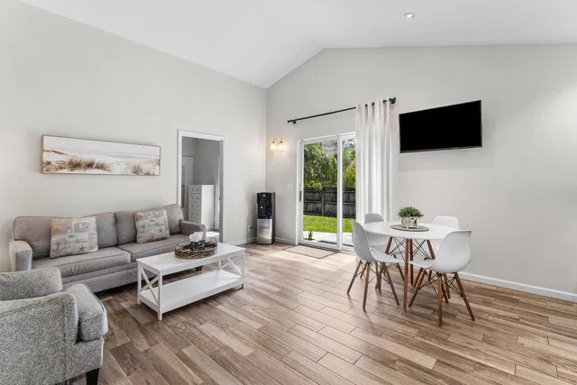  Residence photo 15