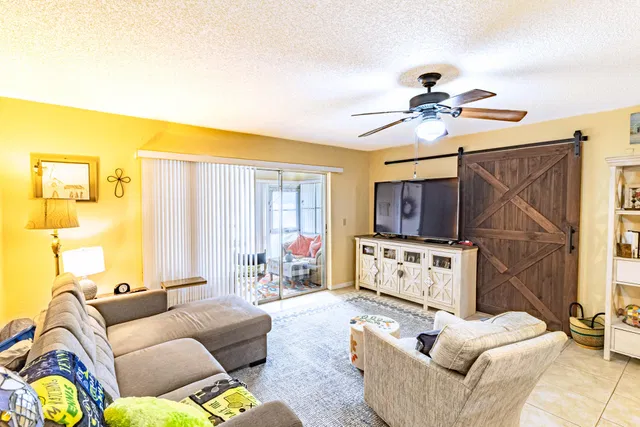 Residence photo 10