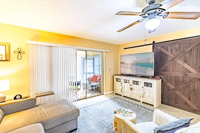 Residence photo 11