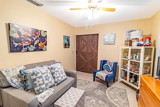 Residence photo 12
