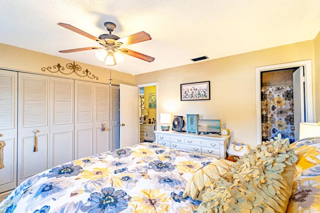 Residence photo 17