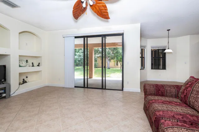  Residence photo 20