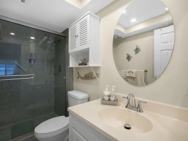 Unit 103 photo 14