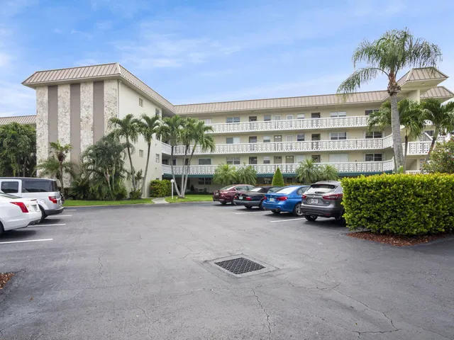 Unit 103 photo 17