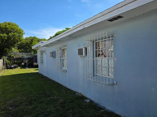 West Palm Beach Residence photo 2