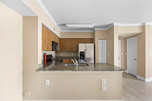 Unit 103 photo 11