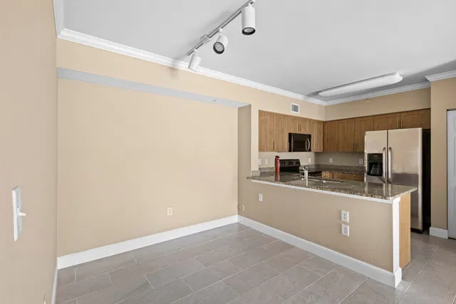 Unit 103 photo 12