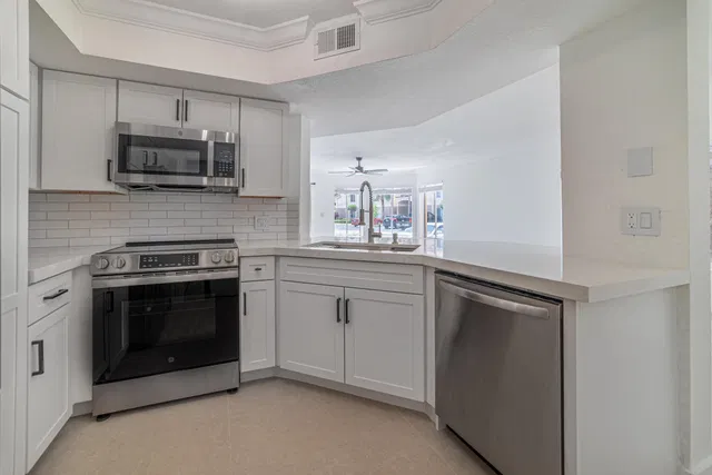 Unit 12-106 photo 6