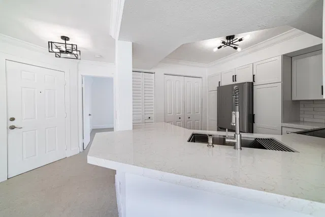 Unit 12-106 photo 11