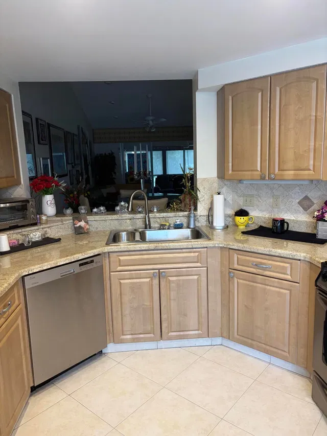 Unit 15005 photo 4