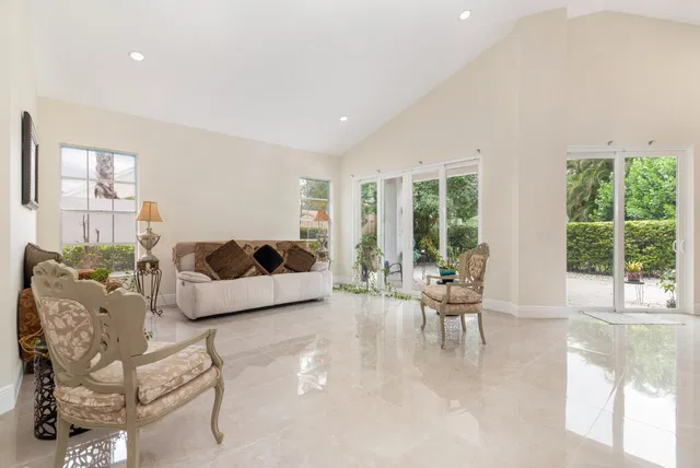 Residence photo 4