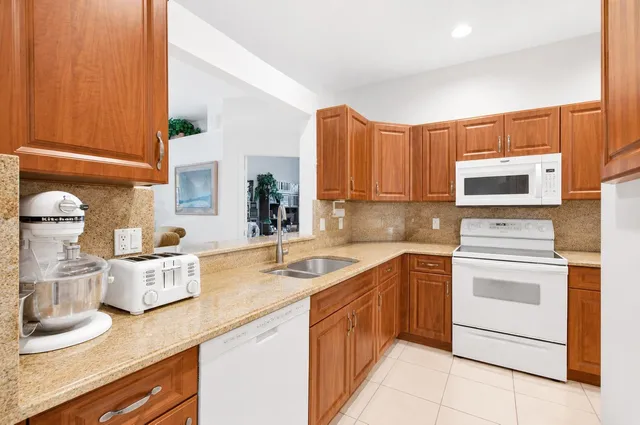  Residence photo 4