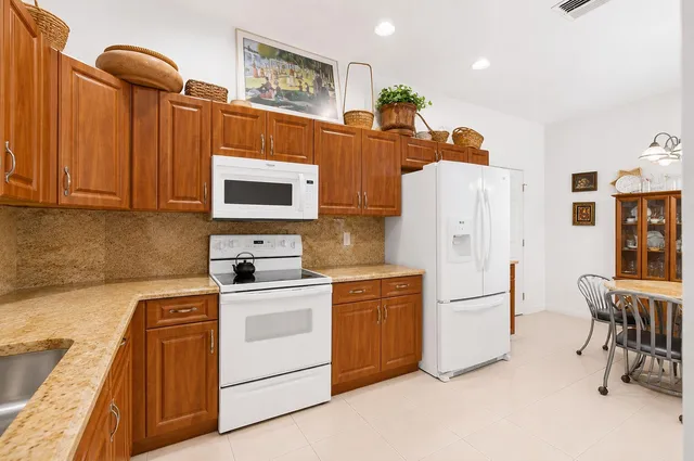  Residence photo 5