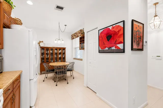  Residence photo 7
