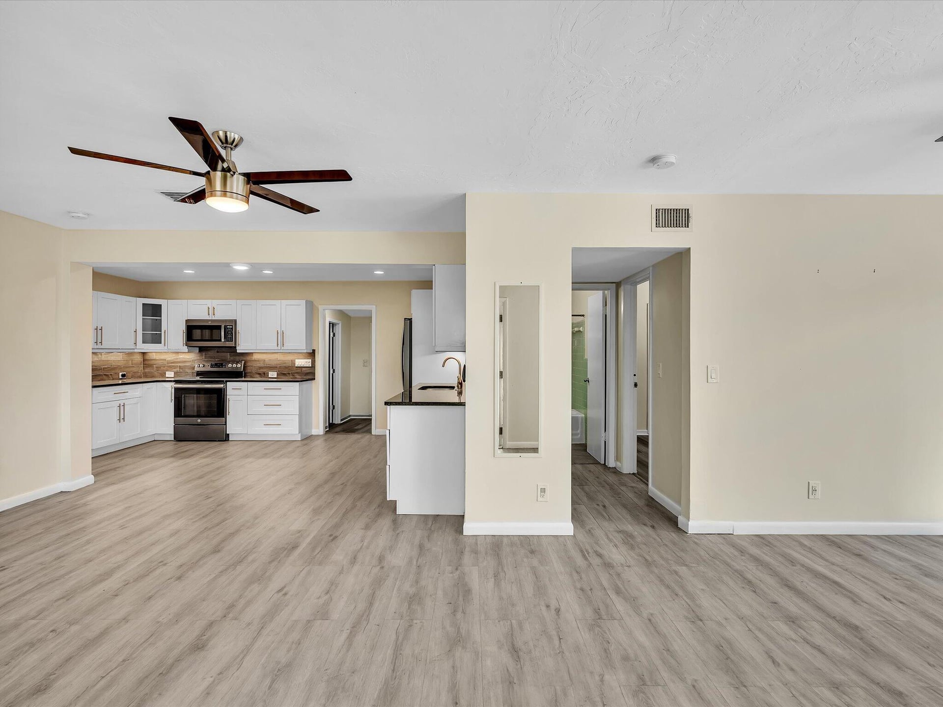  Residence photo 9