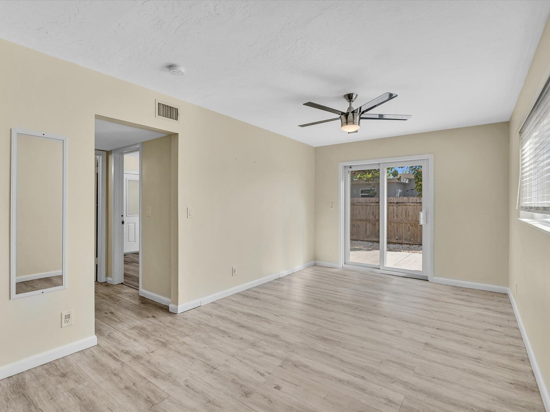  Residence photo 16