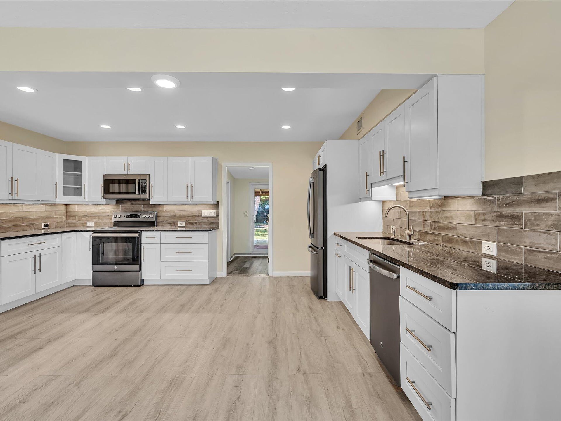  Residence photo 18