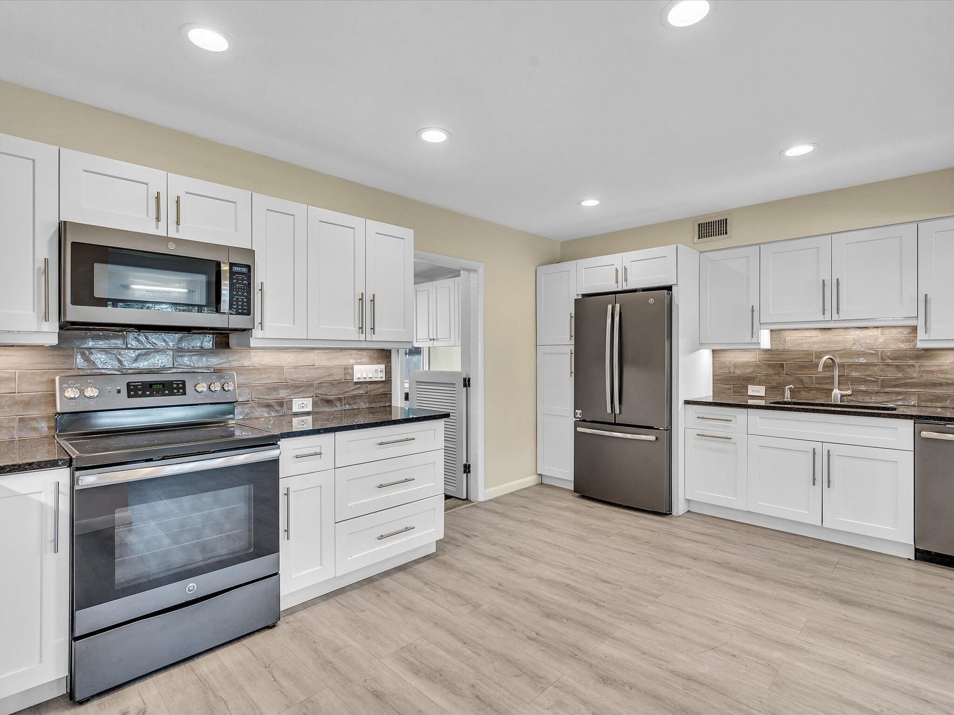  Residence photo 19