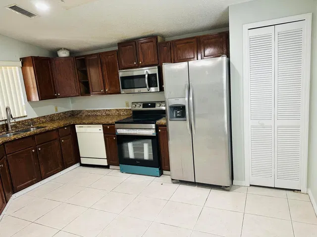 Residence photo 6