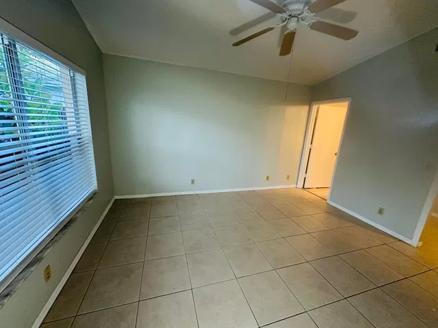 Residence photo 8