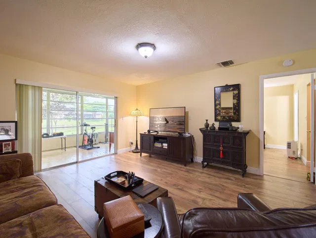  Residence photo 5