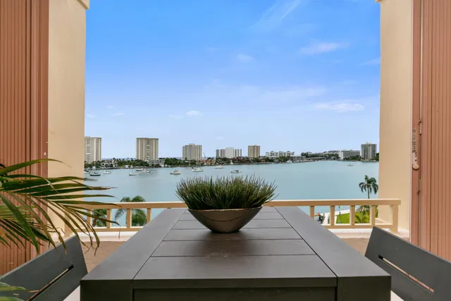 300 SE Fifth Boca Unit 6050 photo 27