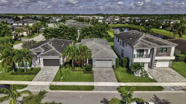 Boca Bridges Residence photo 2
