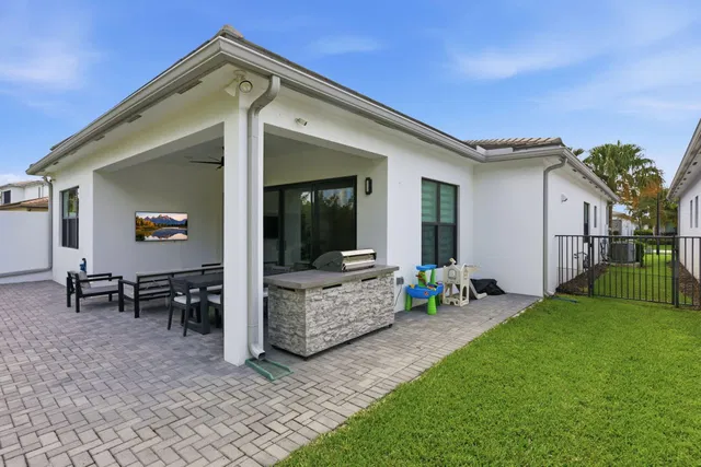 Boca Bridges Residence photo 31