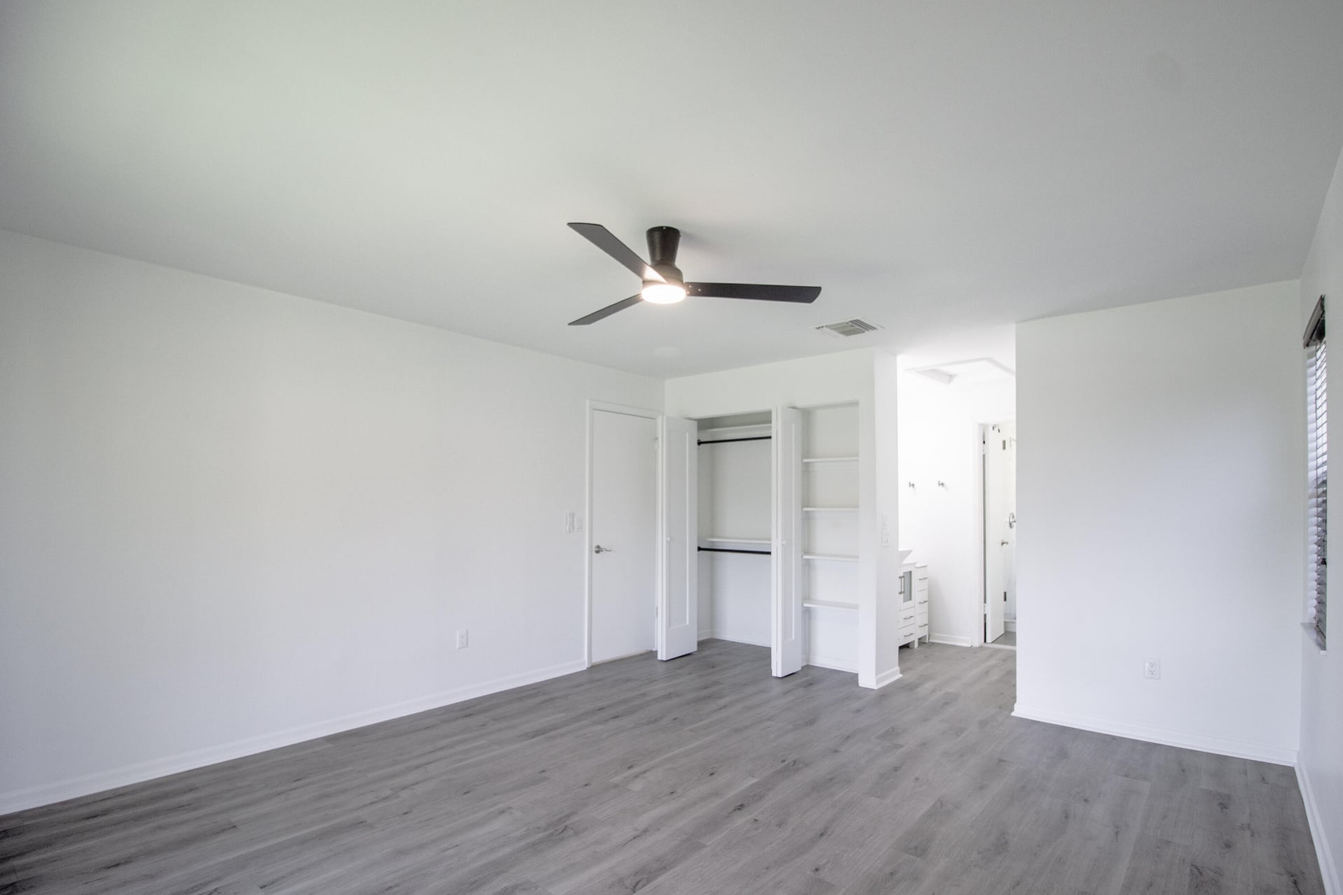 Unit 20 photo 6