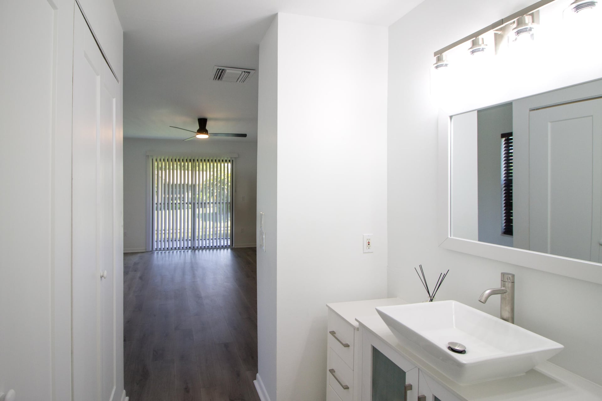Unit 20 photo 8