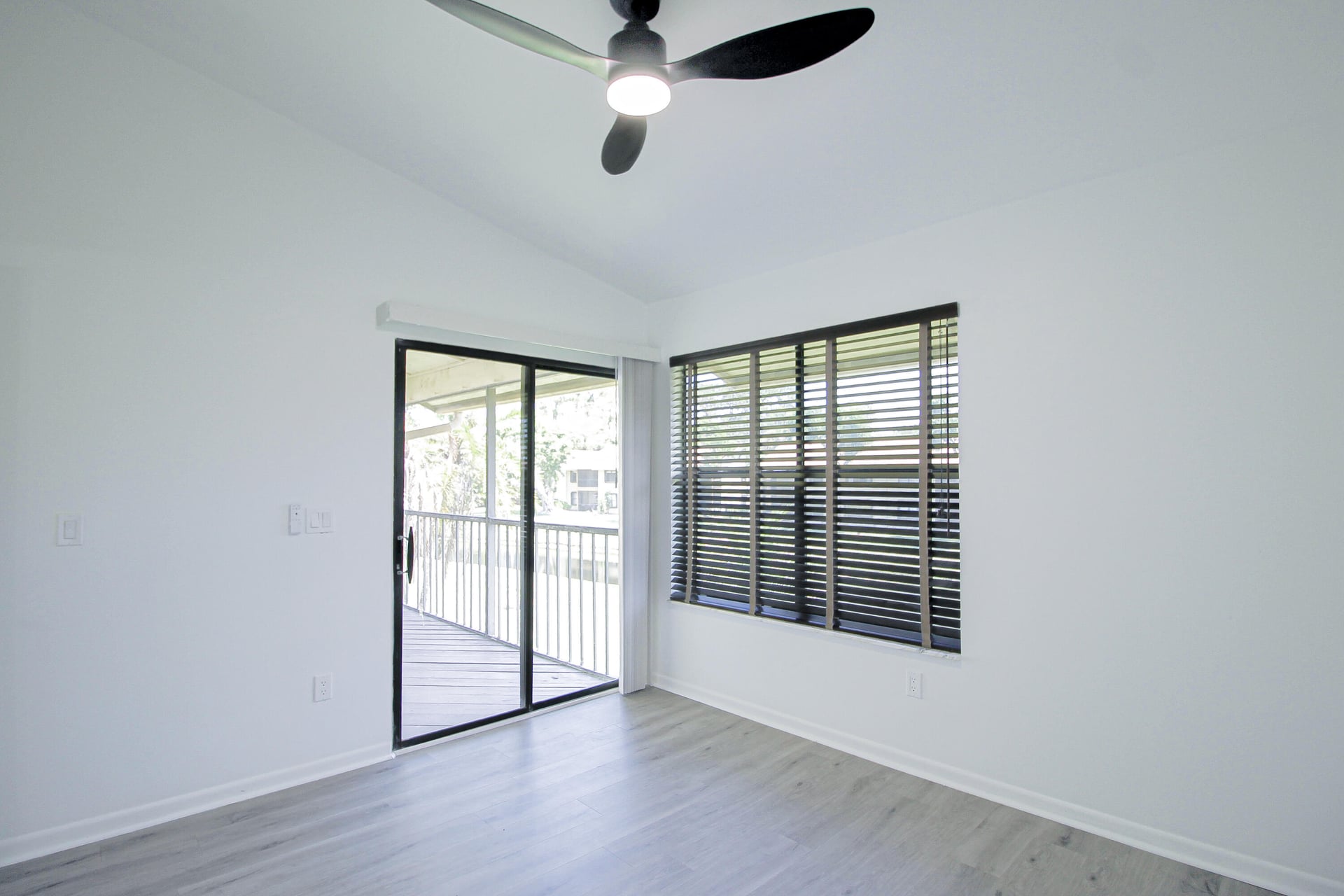 Unit 20 photo 14