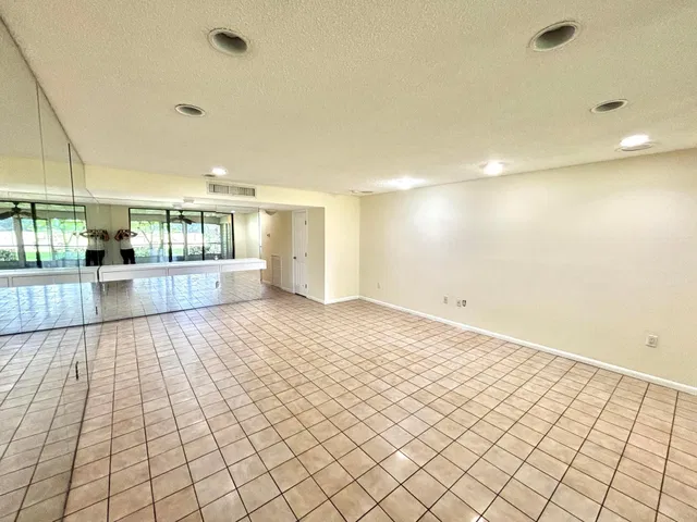 Residence photo 5