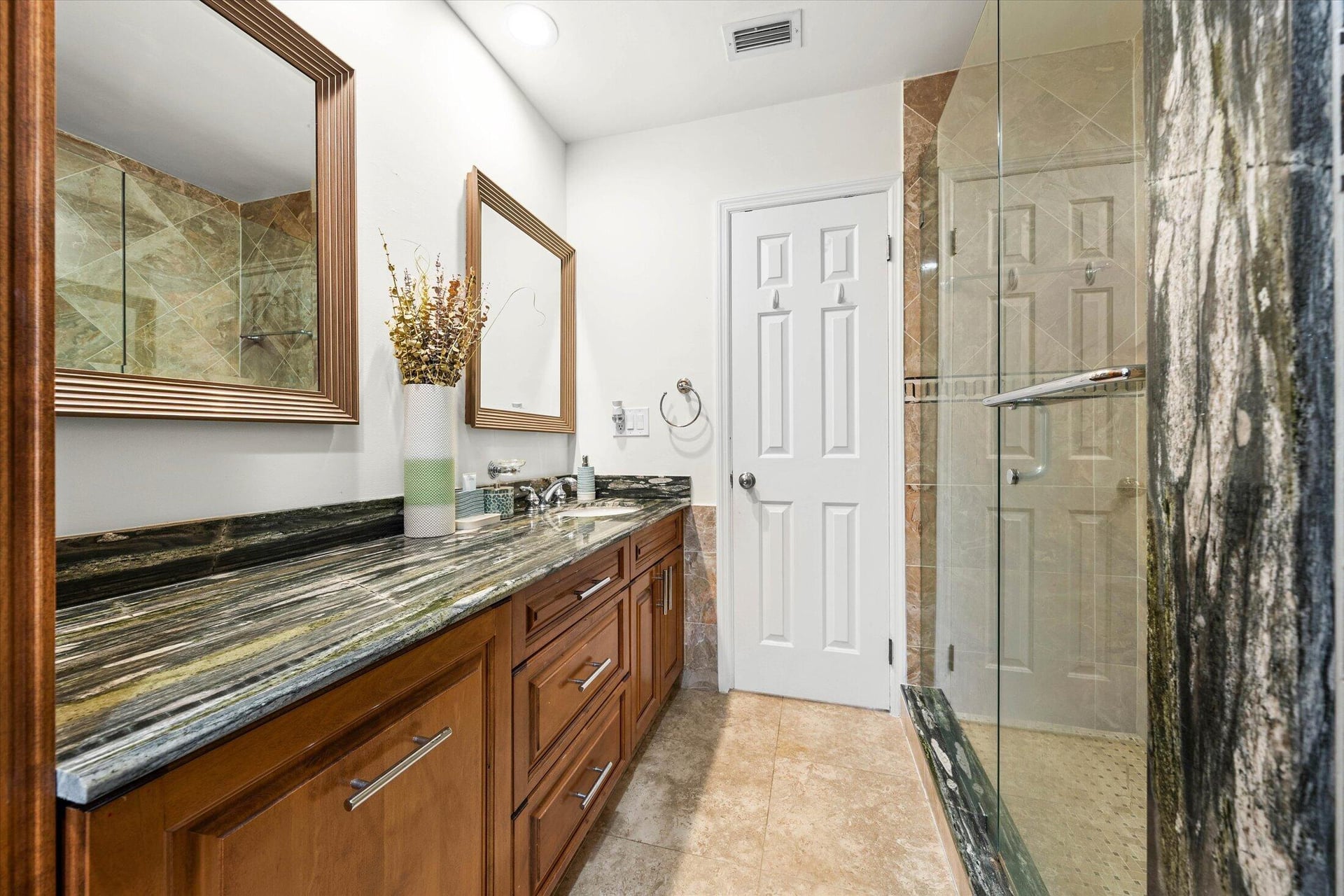  Residence photo 36