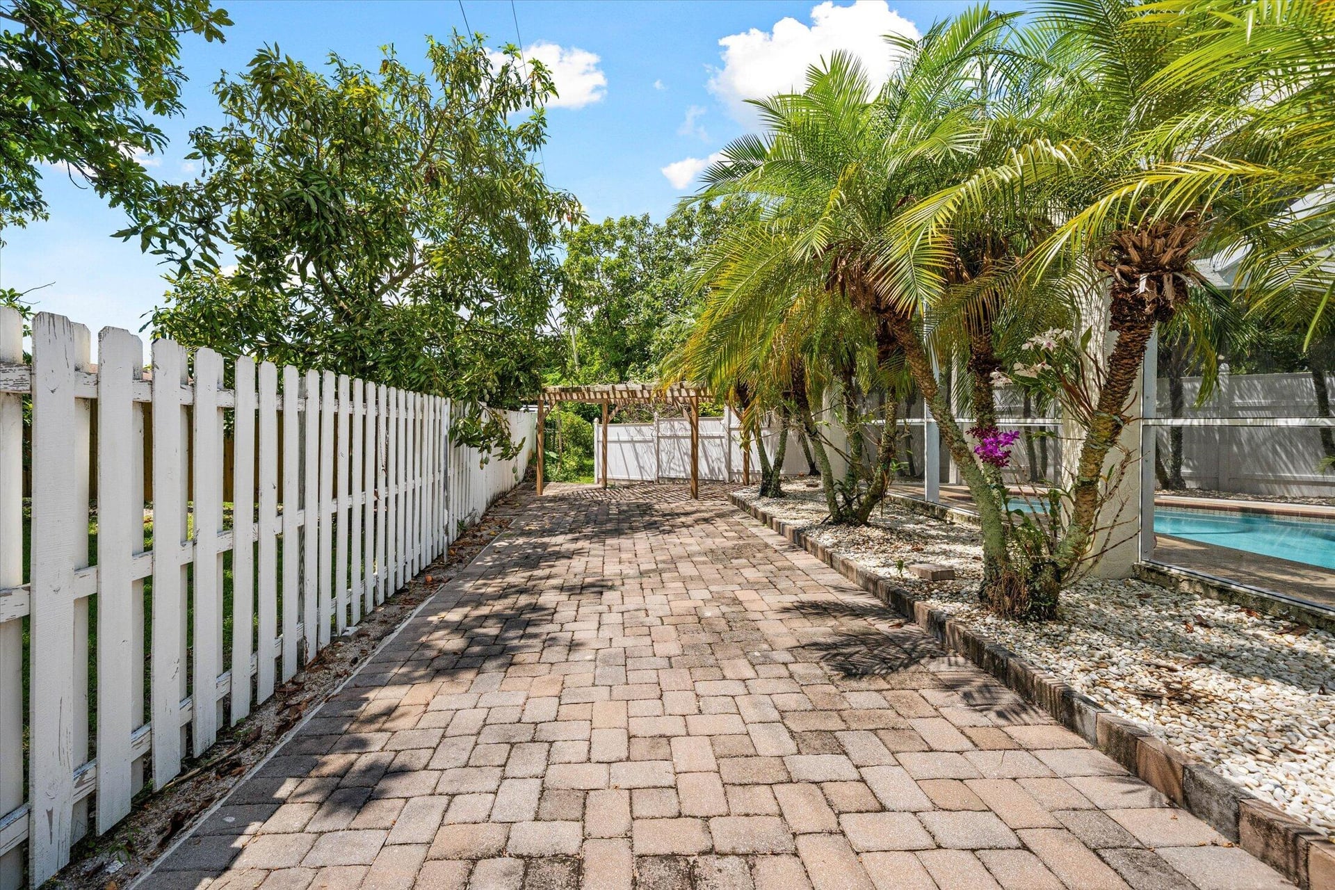  Residence photo 50