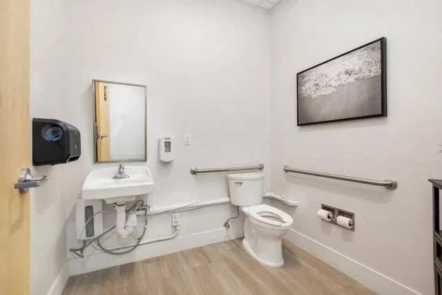 Unit C photo 18