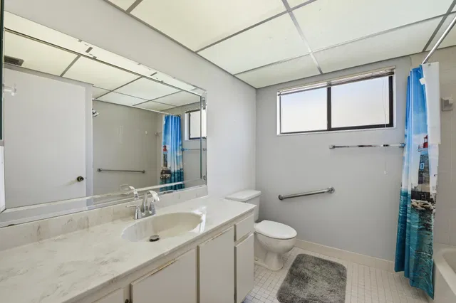  Unit 250 photo 16