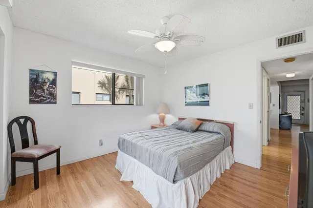  Unit 250 photo 18