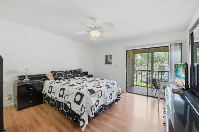  Unit 250 photo 20