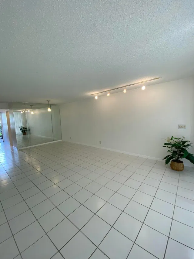 Unit 103 photo 3