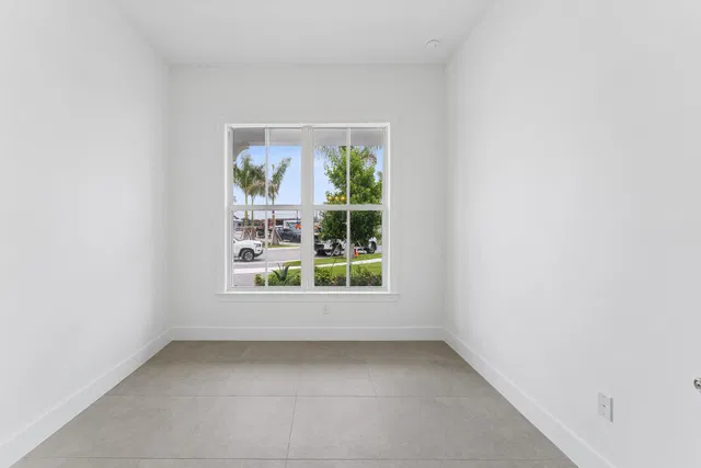 Unit 14 photo 6