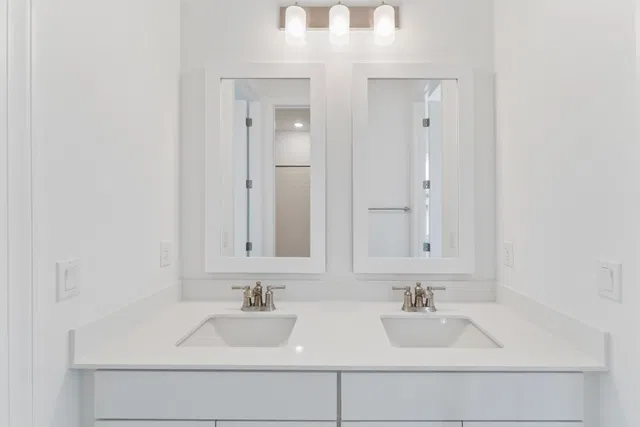Unit 14 photo 11